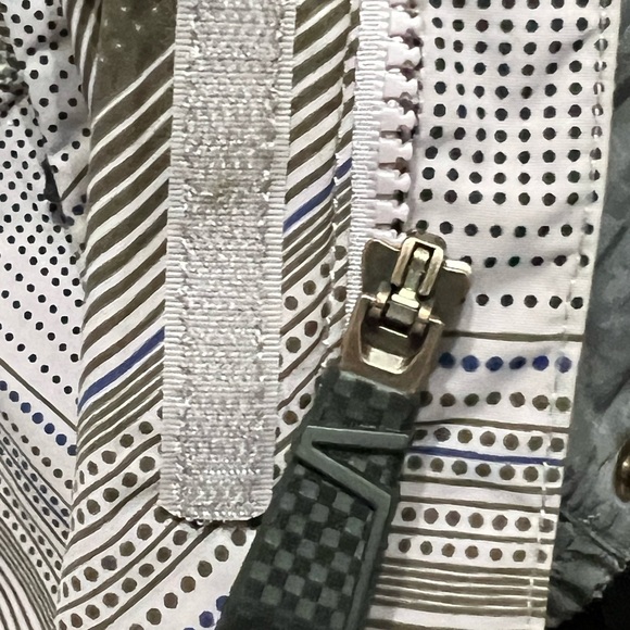 Vans Women’s Femme Coat for Snowboarding/Skiing/Staying warm - Picture 8 of 13